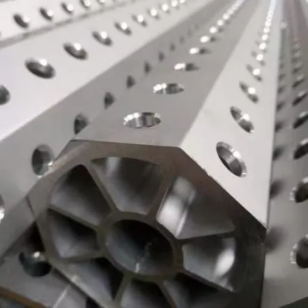 Paano Ginagamit ang Octagonal Steel sa Modern Industrial Projects?