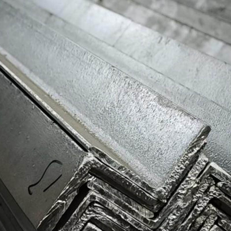 Ano ang dahilan kung bakit ang Angle Steel ang pangunahing materyal para sa pagpapanatili ng pang-industriya na halaman?